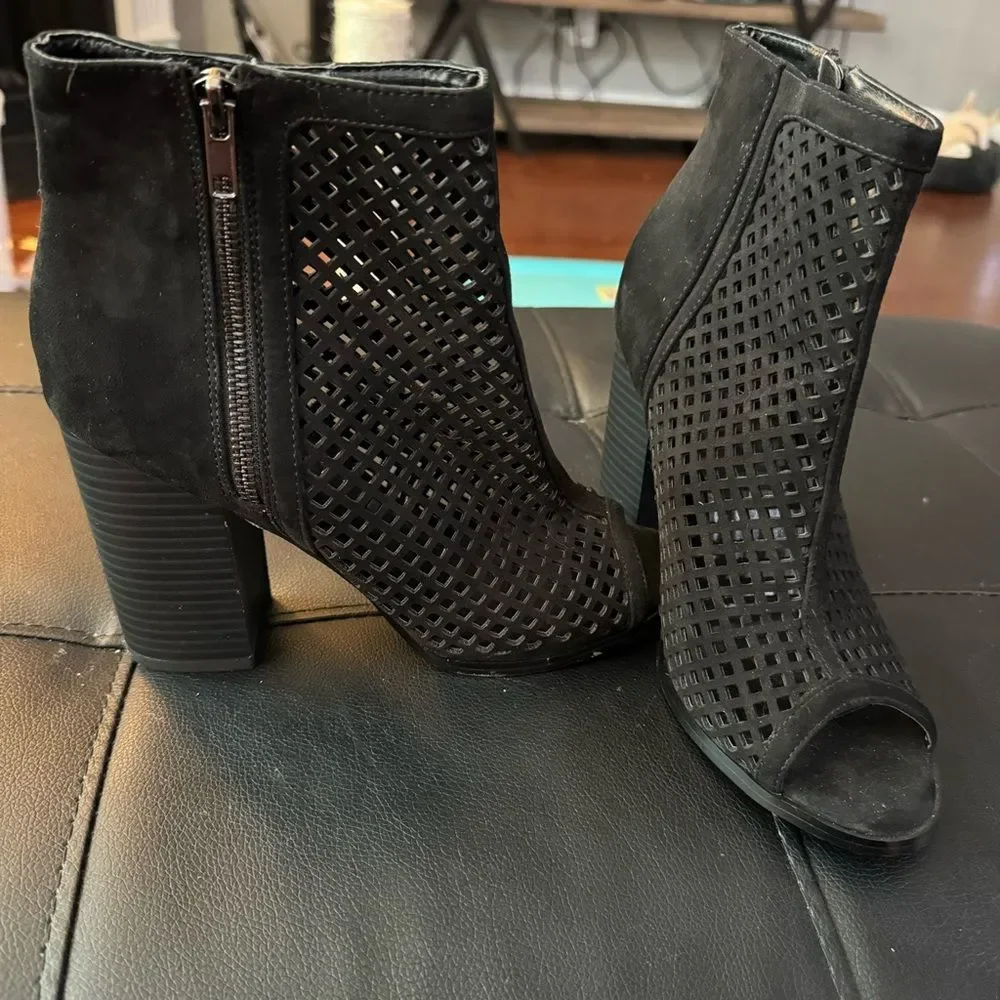 Charlotte Russe Black Peep Toe Zip Up Booties Size 9